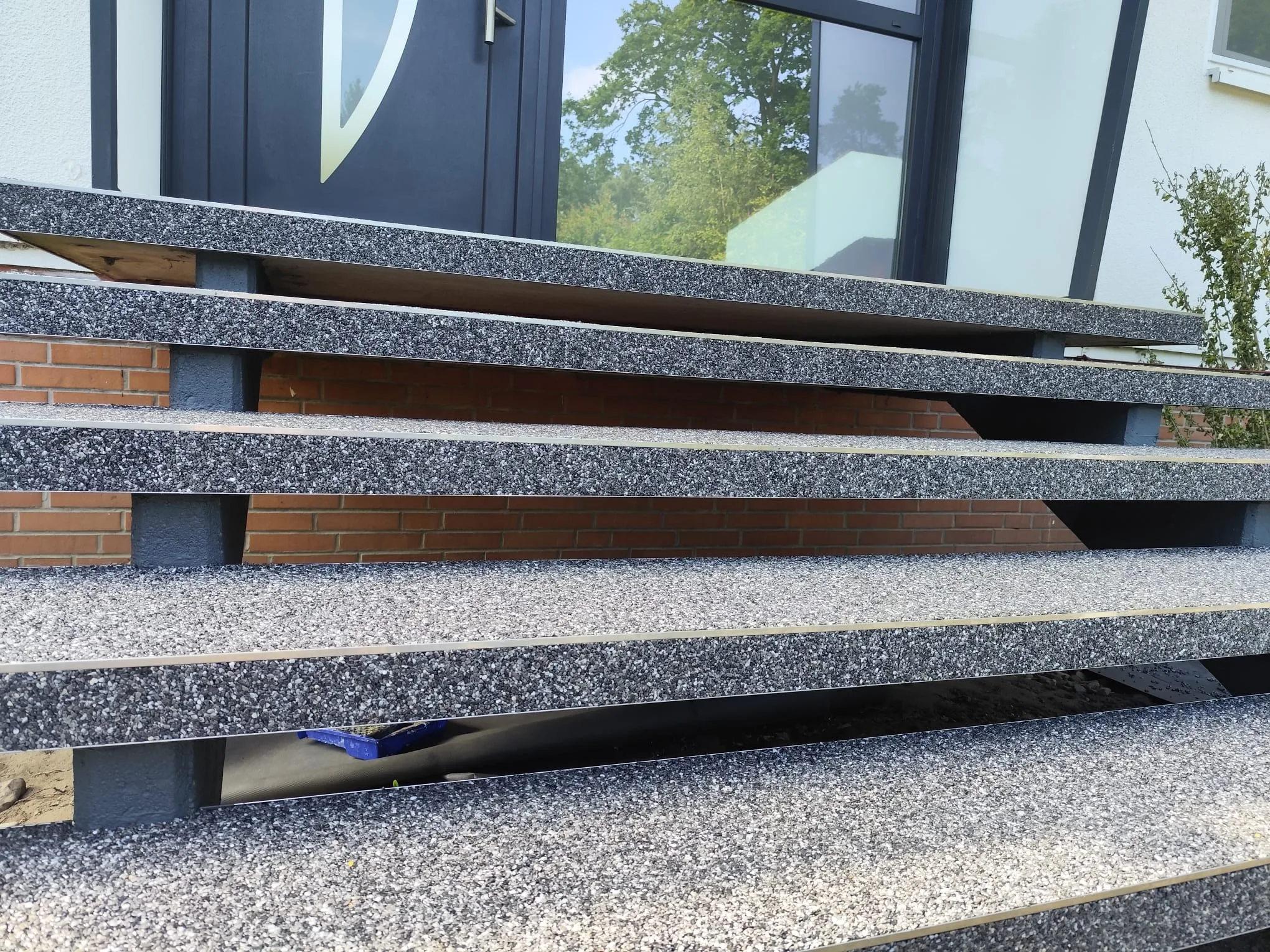 Steinteppich Treppe mit hochwertiger Oberflächenbeschichtung für langlebige Nutzung